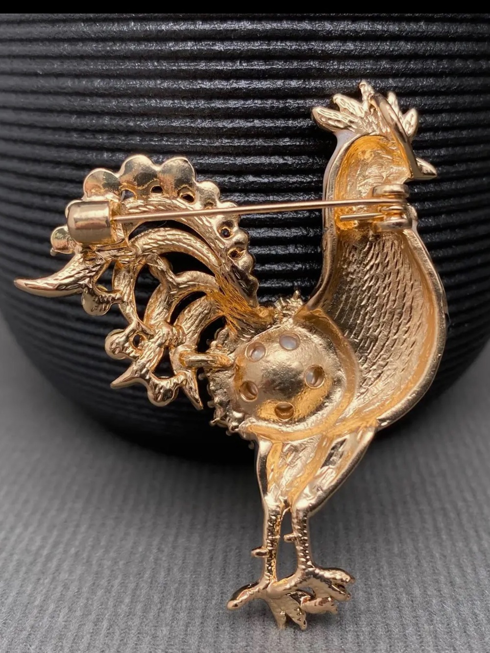 Rooster Gold Tone Brooch with Pearls and Crystals NWT - Picture 3 of 4